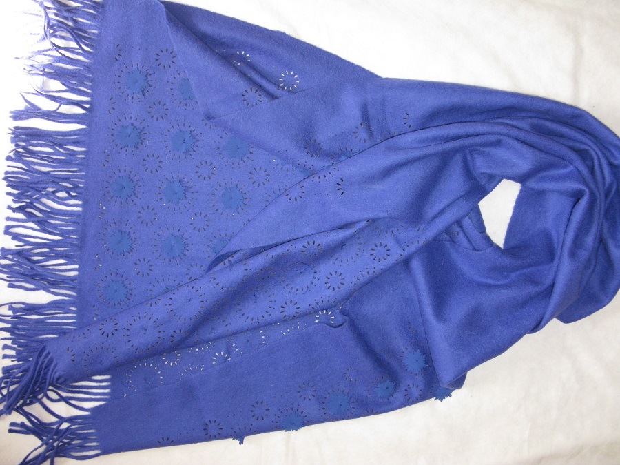 30% Cashmere 70% Wool Sunny Carving Shawl