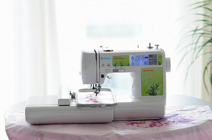 Functional Household Computerized Sewing and Embroidery Machine Made in China Factory Price Wy1300