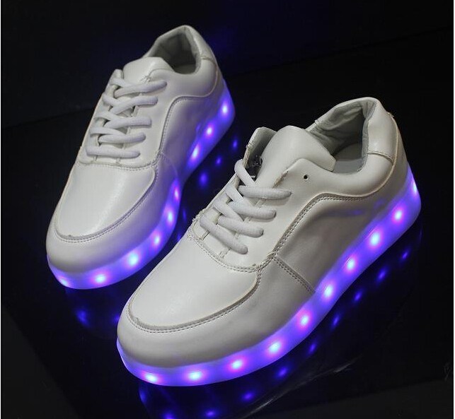 2016 New Fashion and Hot Sale LED Shoes with USB Recharge