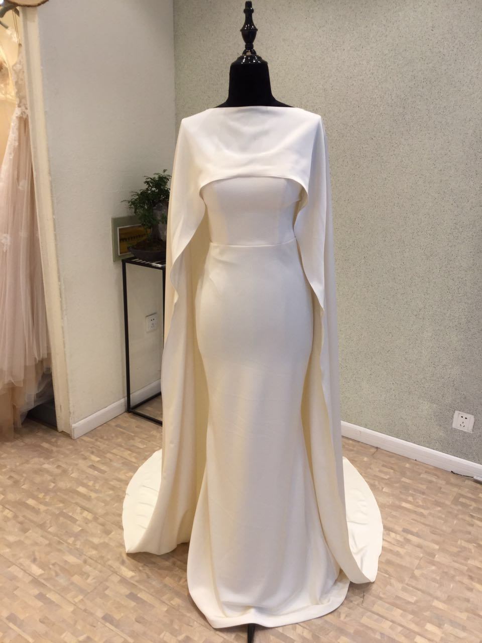 Fashion Satin Ivory Evening Dress Bridal Wedding Gowns