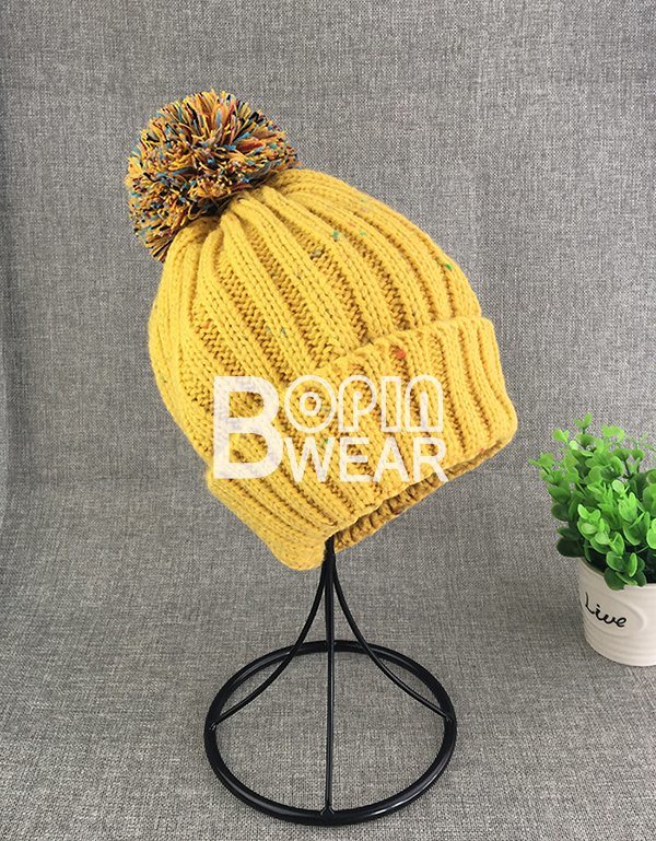 Popular Fashion OEM Plain Dotted Yarn Knit Beanie Hat with Custom Label