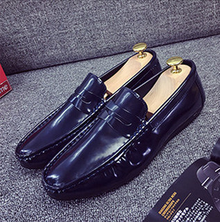 Comefortable Flat PU Patent Leather Men Shoes (DD 03)
