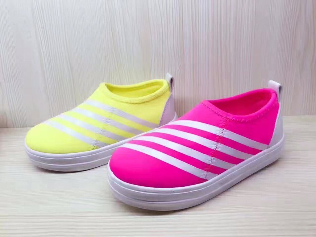 Stock Children Shoes New Design Many Color