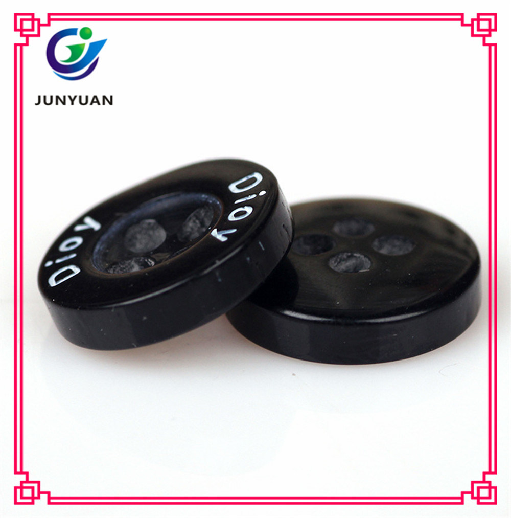 Child Quality Button Black and White Button Free Sample