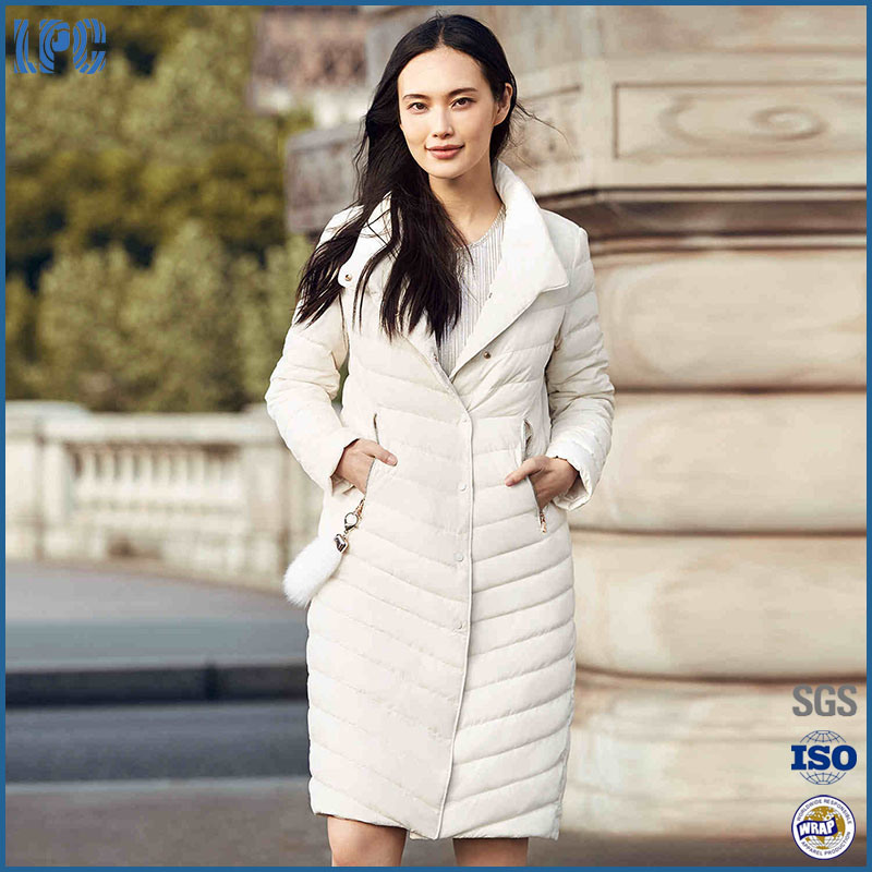 The White Fashion Lapel with Button for Ladies Down Jacket