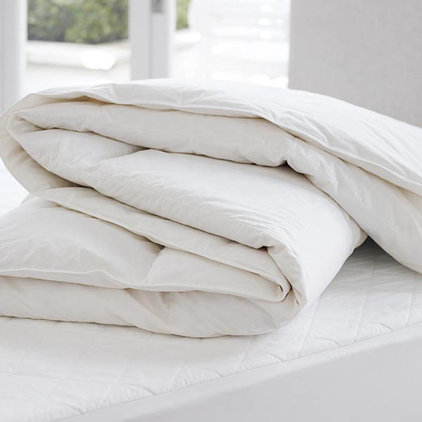 Cheap Promotion Light Weight Mattress Quilt Hotel Bed Blanket