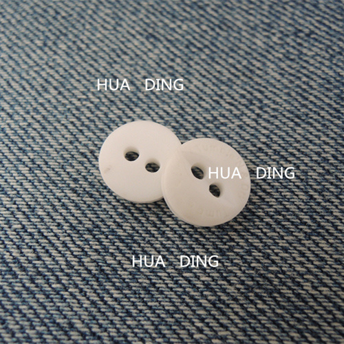2-Hole Fashion White Plastic Sewing Button for Garment (HD2014-16)