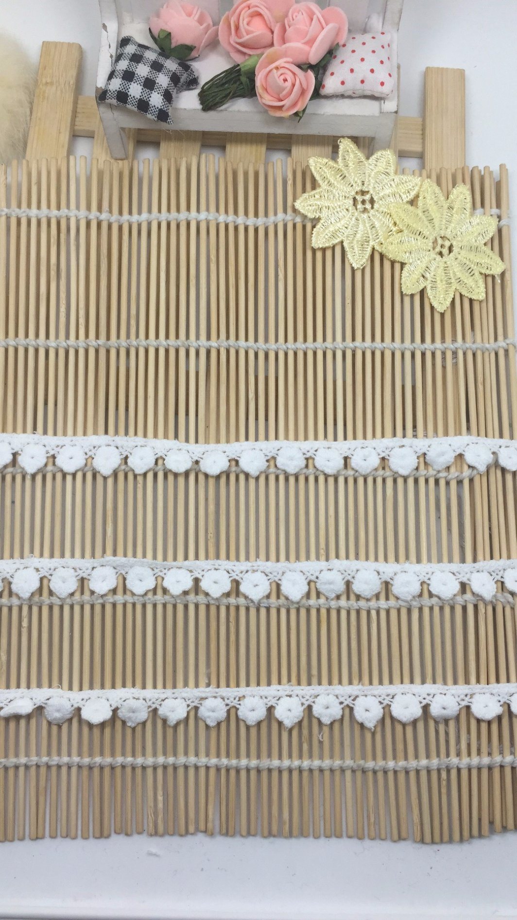 New Design Factory Stock Big Sale 1.5cm Width Embroidery Micro Fiber Trimming Lace for Garment Accessory & Home Textiles & Curtain Decoration