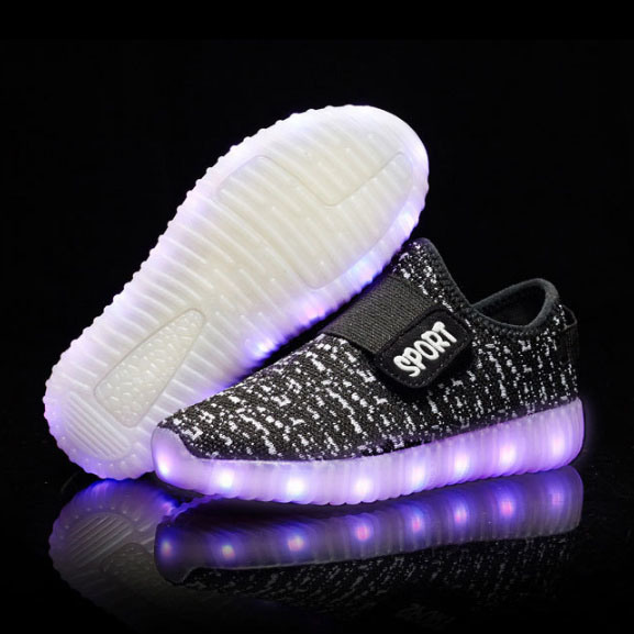 Various China Wholesaler Light up Children LED Shoes
