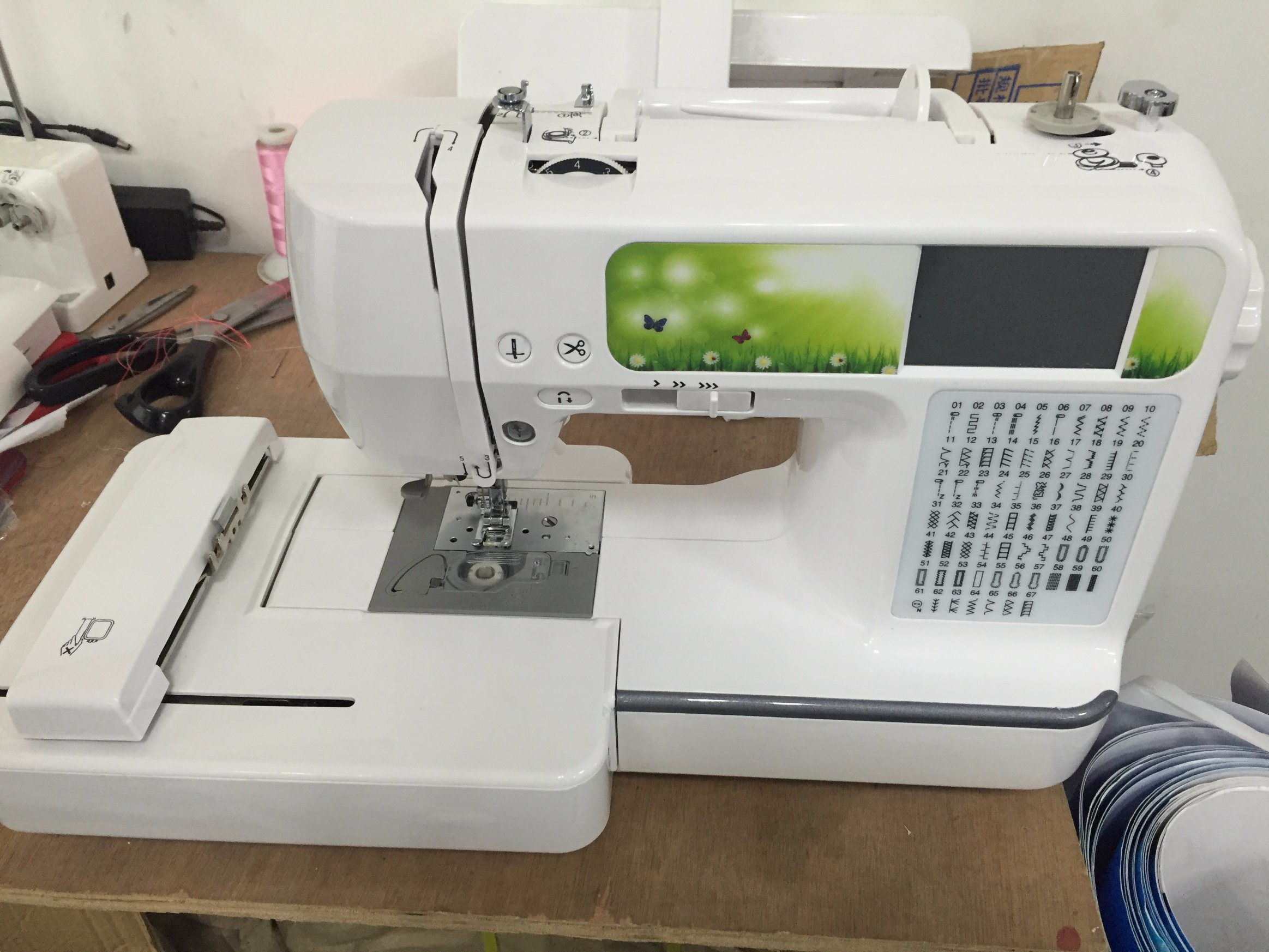 Home Embroidery and Sewing Machine for Home Use Wy960