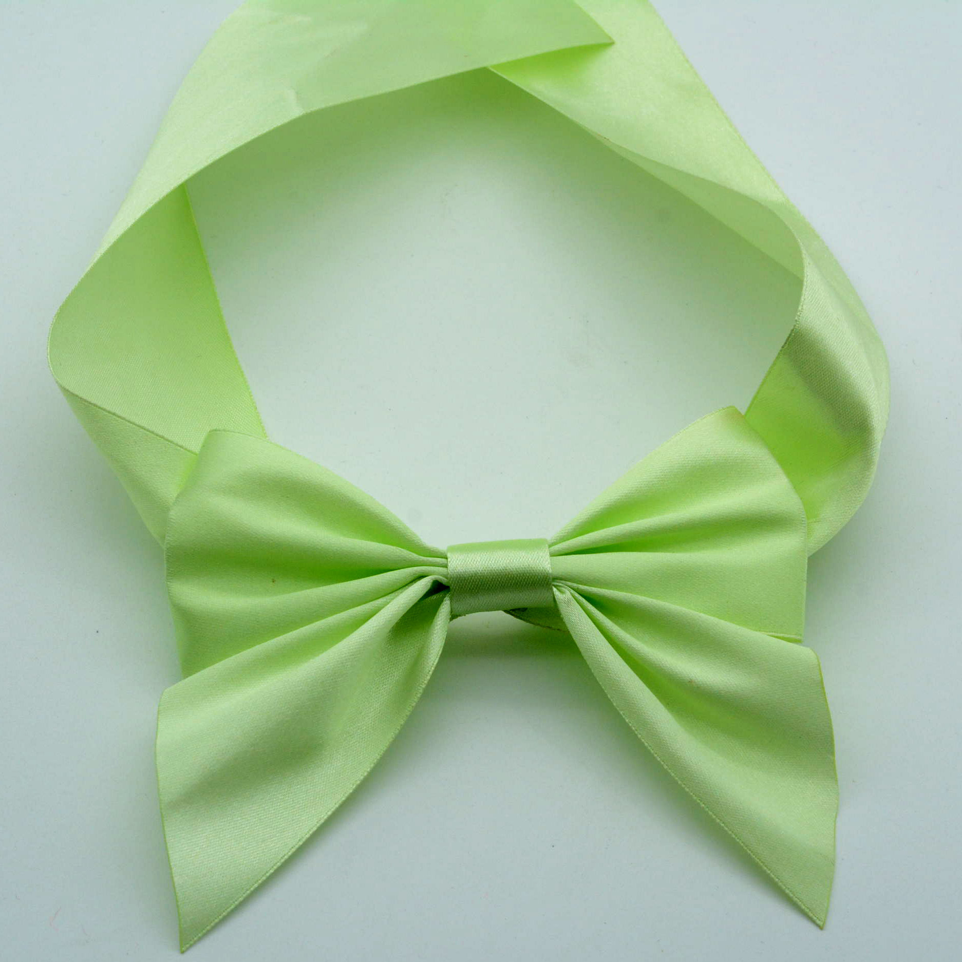 New Style Satin Ribbon Bow for Festival and Party Supplies
