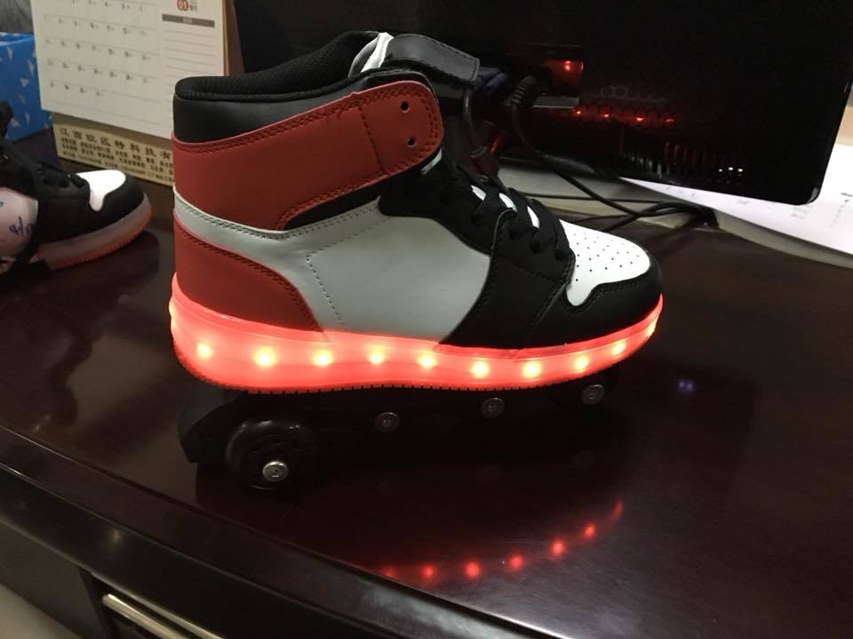 New Style Light up LED Skate Shoes for Children