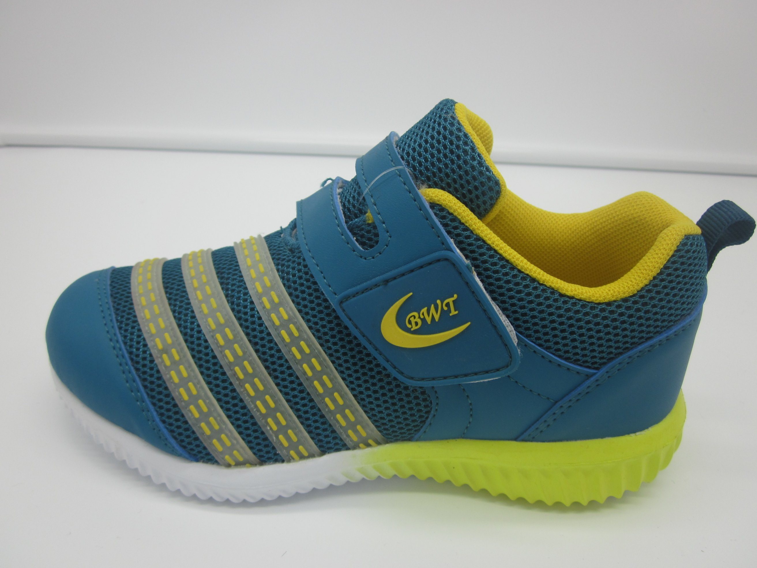 Sport Shoes Cheap Casual Footwear for Children