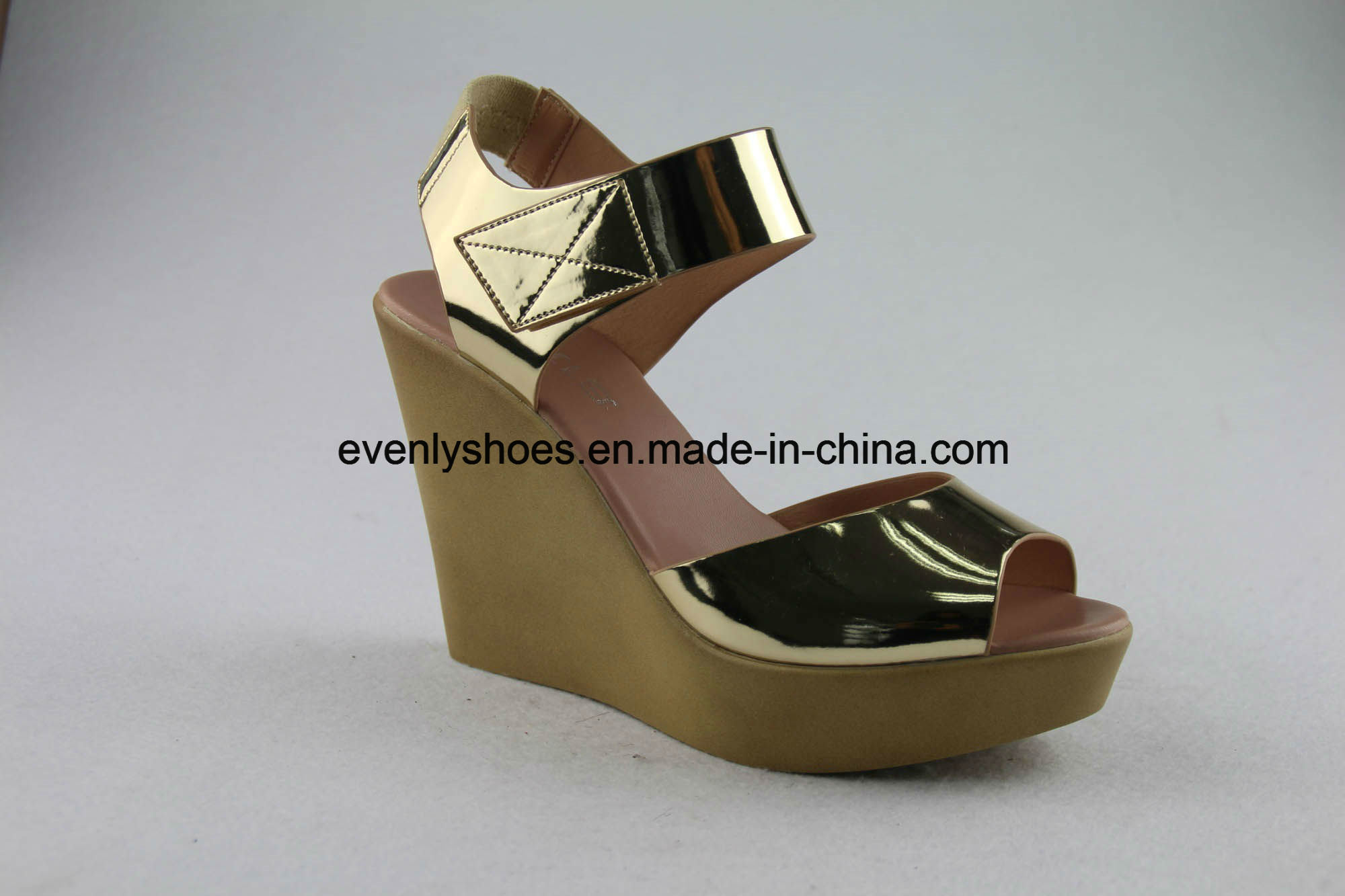 Glory Glod Women Fashion Sandal with Platform Design