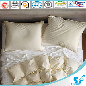 Solid Color Polyester Microfiber Quilt