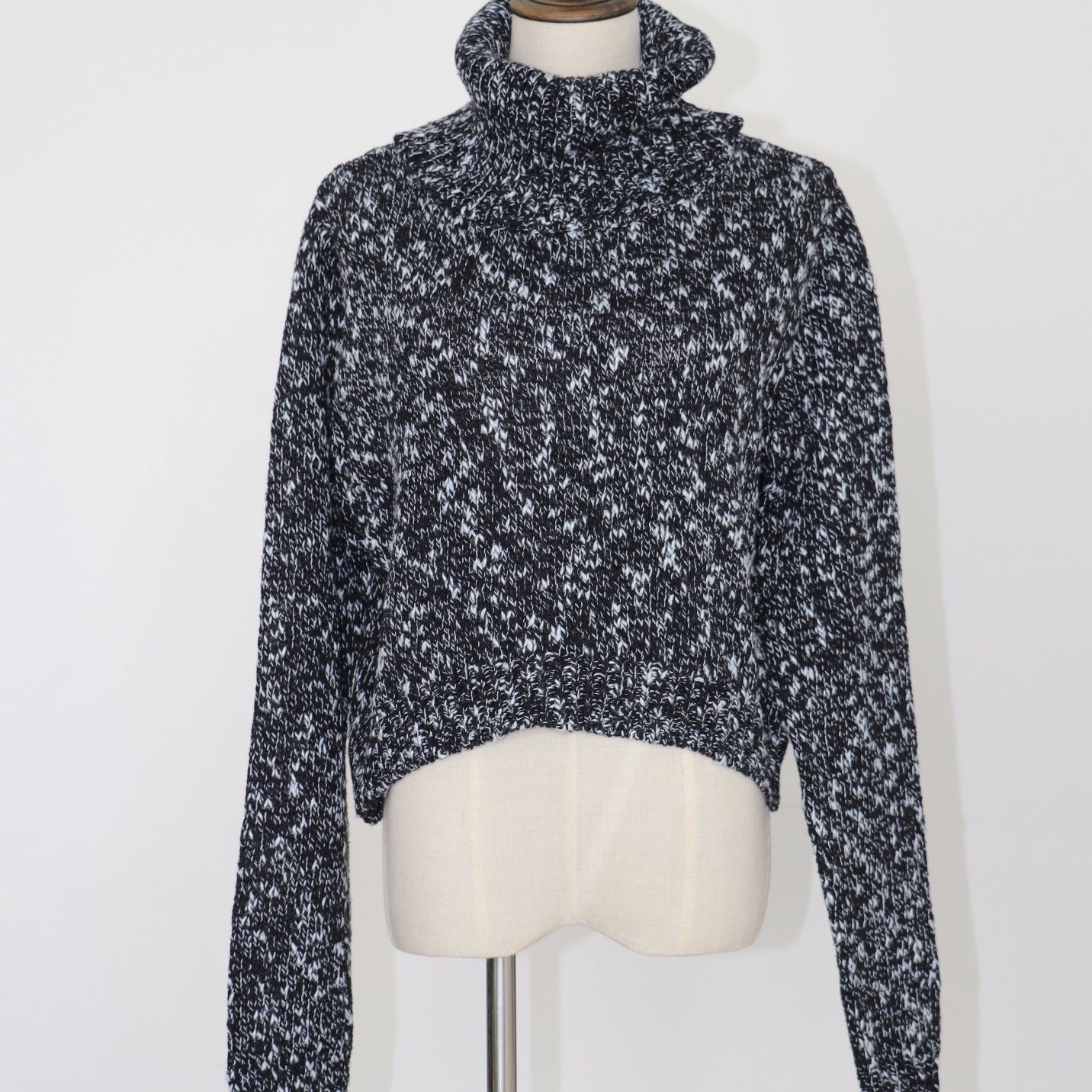 Fashionable Heathered Sweater Top in Heavy Guage with Tutle Neck and Long Sleeves
