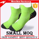 Women Ankle Sports Socks with Microfiber Nylon and Spandex