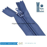 High Quality Nylon Coil Zipper for Sale, Long Chain Nylon Zipper Rolls, Nylom Zipper for Garment Production, Bags, Shoes, Luggage