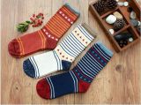 Young Man High Quality Fashion Design Embroidery Logo Cotton Knitted Socks