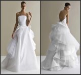 V-Back Bridal Ball Gowns Cascading Ruffles Luxury Wedding Dress Dz511
