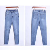 High Quality Broken Washing Lady Jeans with Special Buttom Hem (HDLJ0026-17)
