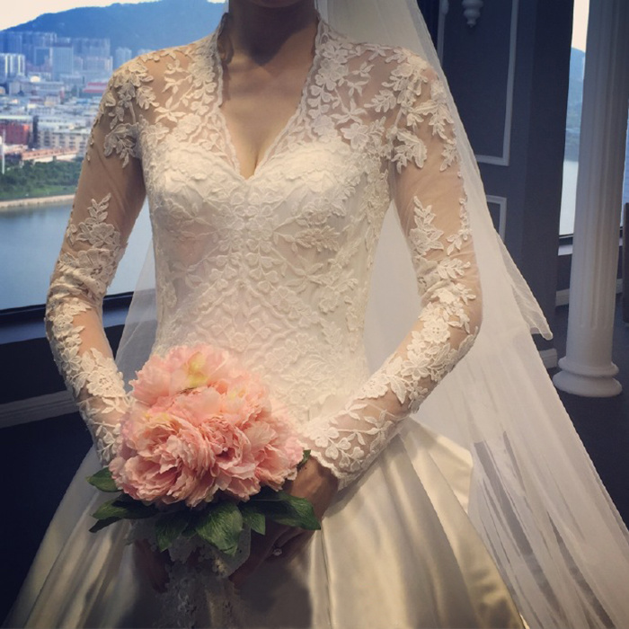 China Design A-Line Satin Applique Full Lace Sleeves Wedding Bridal Dress