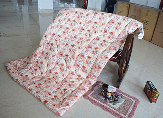 Nice Red Rose Print Quilt 135*200cm