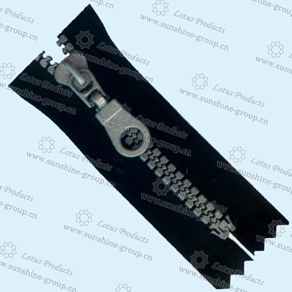 Latest Eco-Friendly Auto Lock 3# Resin Zipper for Bags