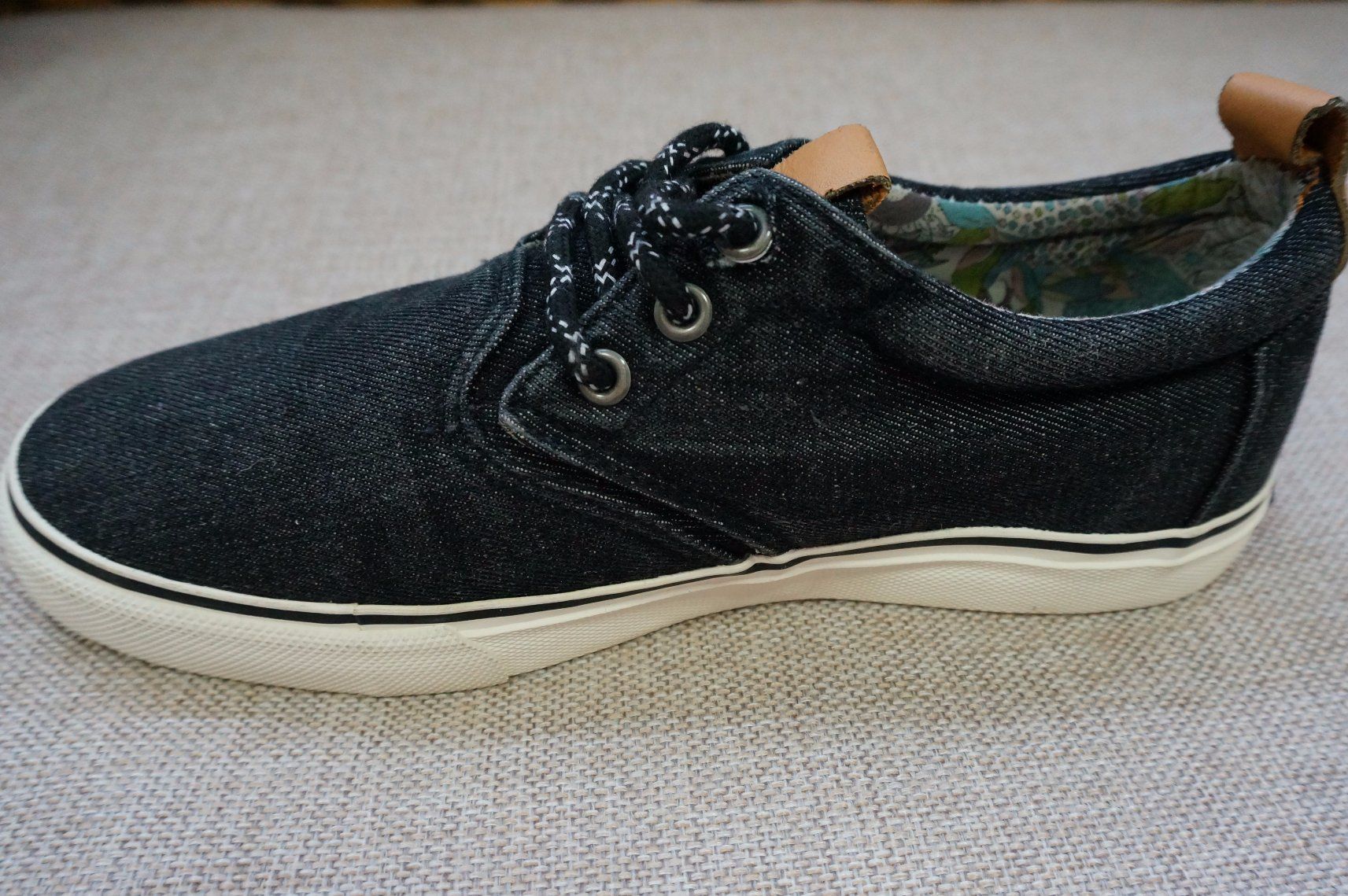 New Design Casual and Comfortable Canvas Shoes Best Sell