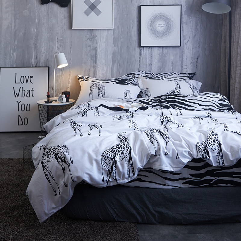 Black and White Color Cotton Bedding Sets with Prints