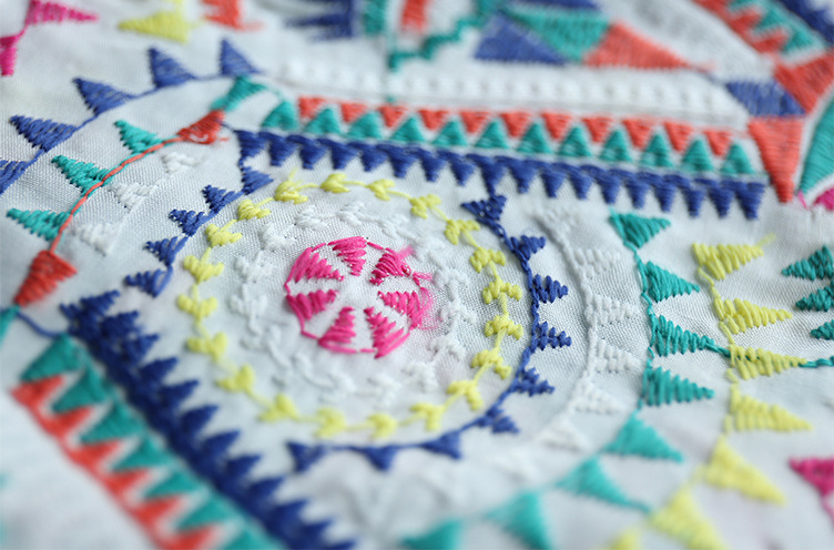 New Colorful Embroidery Lace Fabric for Stage Cloth and Garment