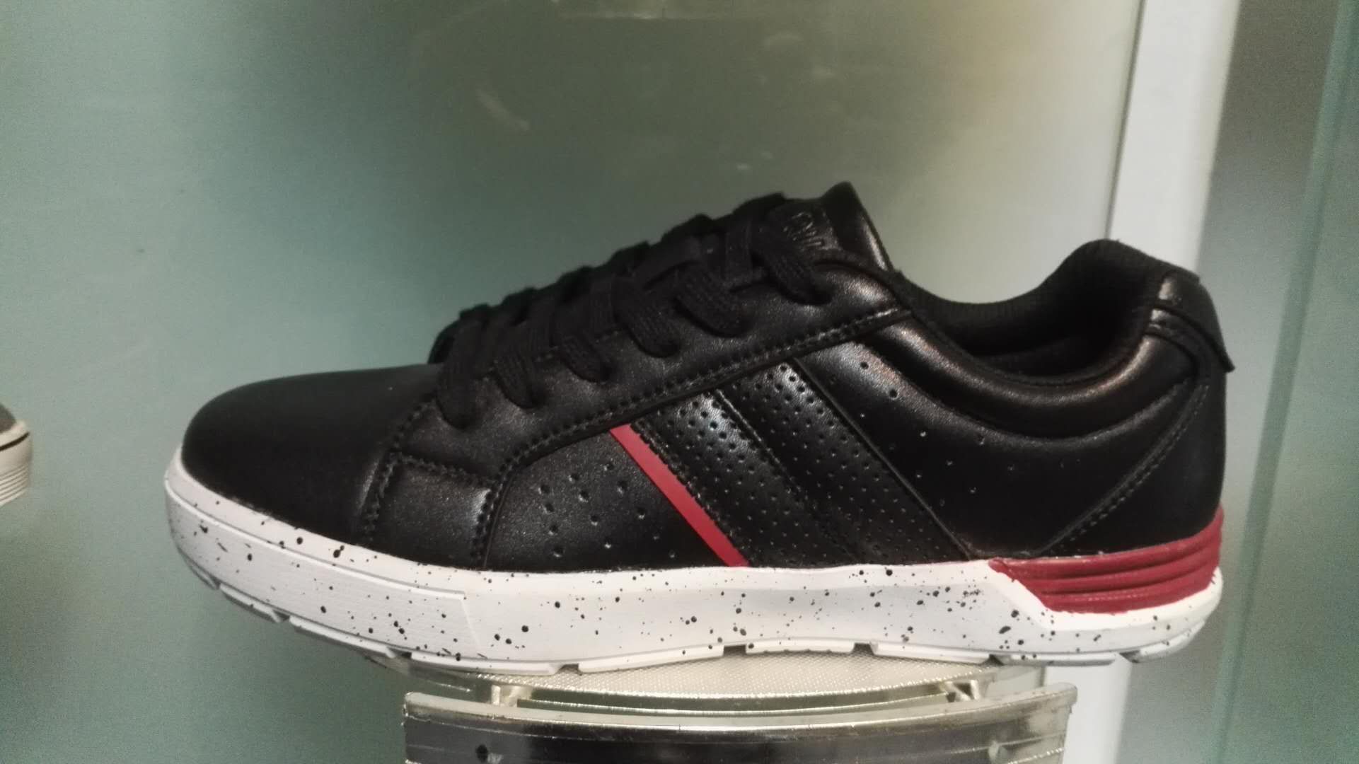 Latest Design Black Color Casual Man Shoes with PU Upper