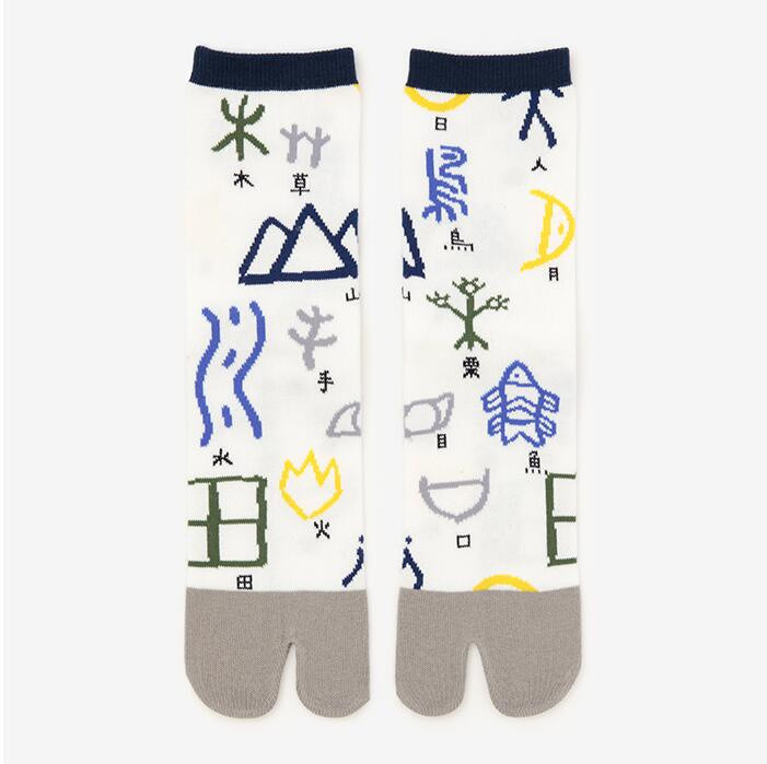 Creates a Unique Three-Dimensional Effect Tabi Toe Sock