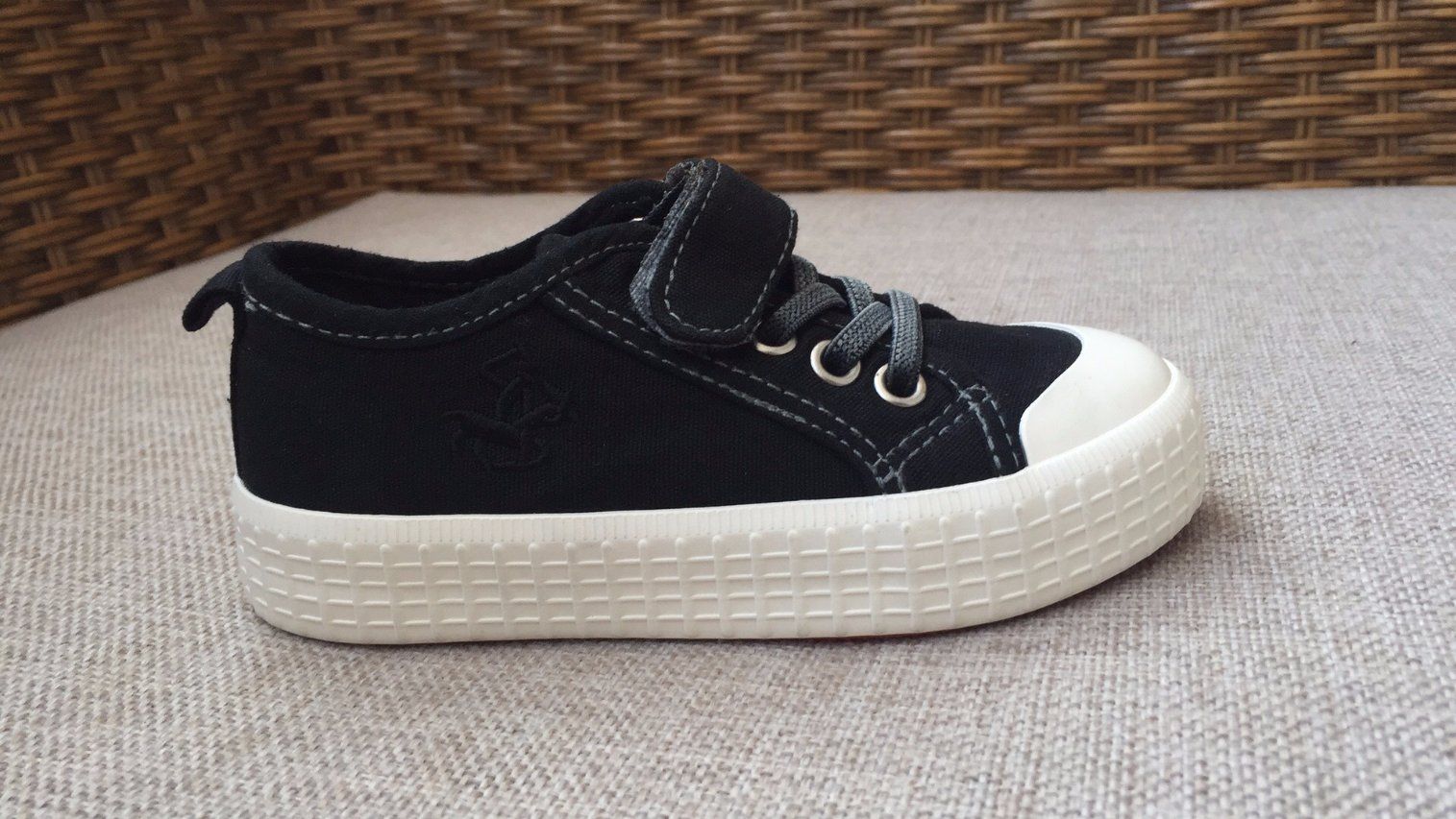 New Design Casual and Comfortable Canvas Shoes Best Sell
