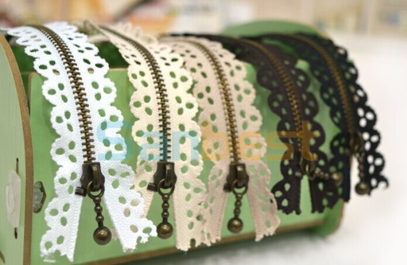 High Quality Metal Lace Zipper with Smooth Teeth