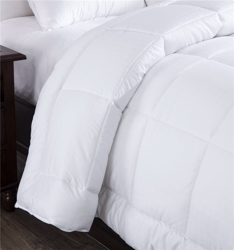National Solid Color Hotel Polyester Microfiber Comforter (EA-13)