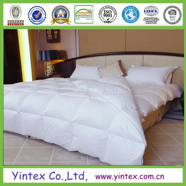 Warm and Light Fashion Design Polyester Comforter