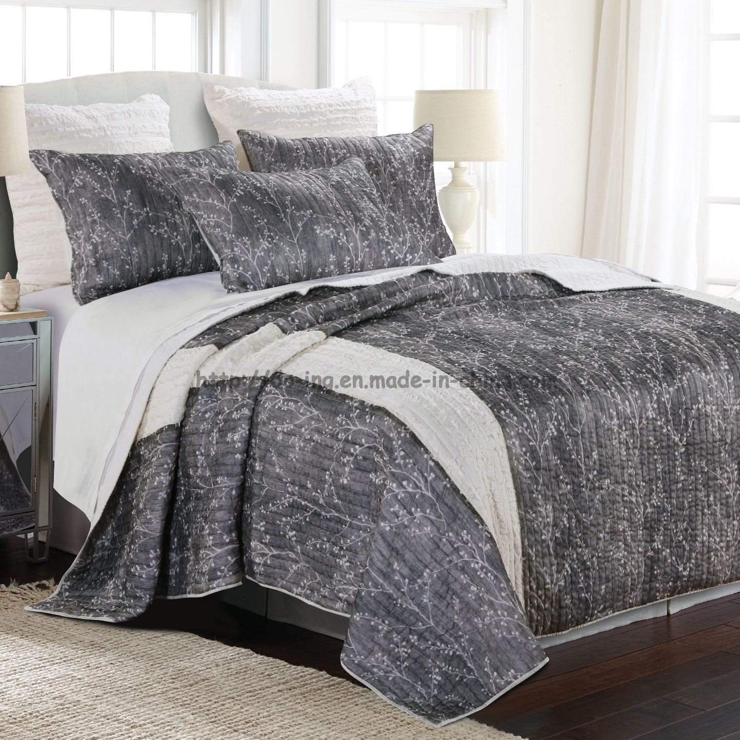 Patch Bedspread in Grey (DO6077)
