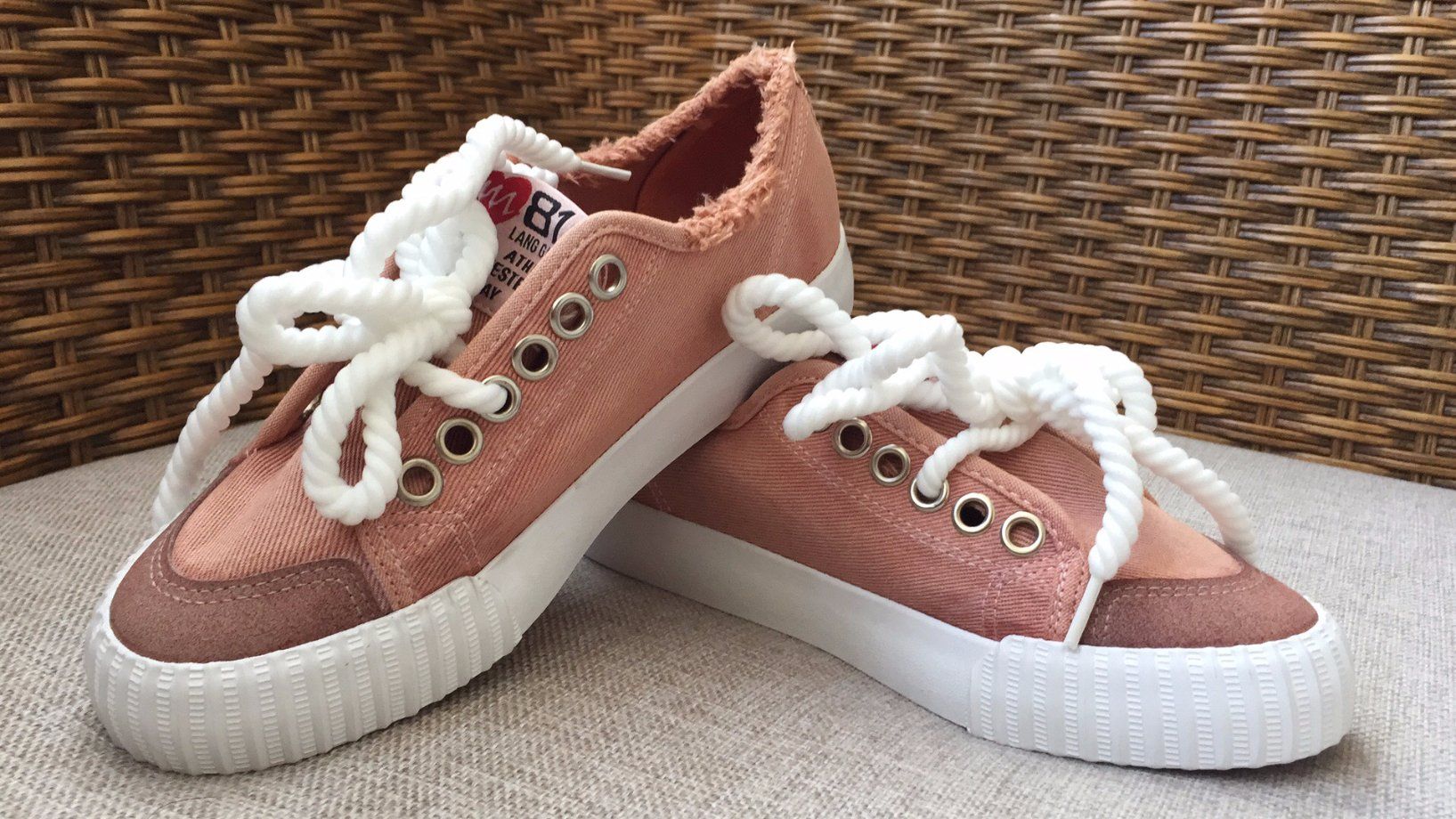 Casual and Comfortable Canvas Shoes for Lady