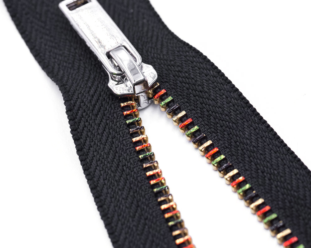 Metal Zipper with Colored Shiny Teeth and Fancy Puller/Top Quality