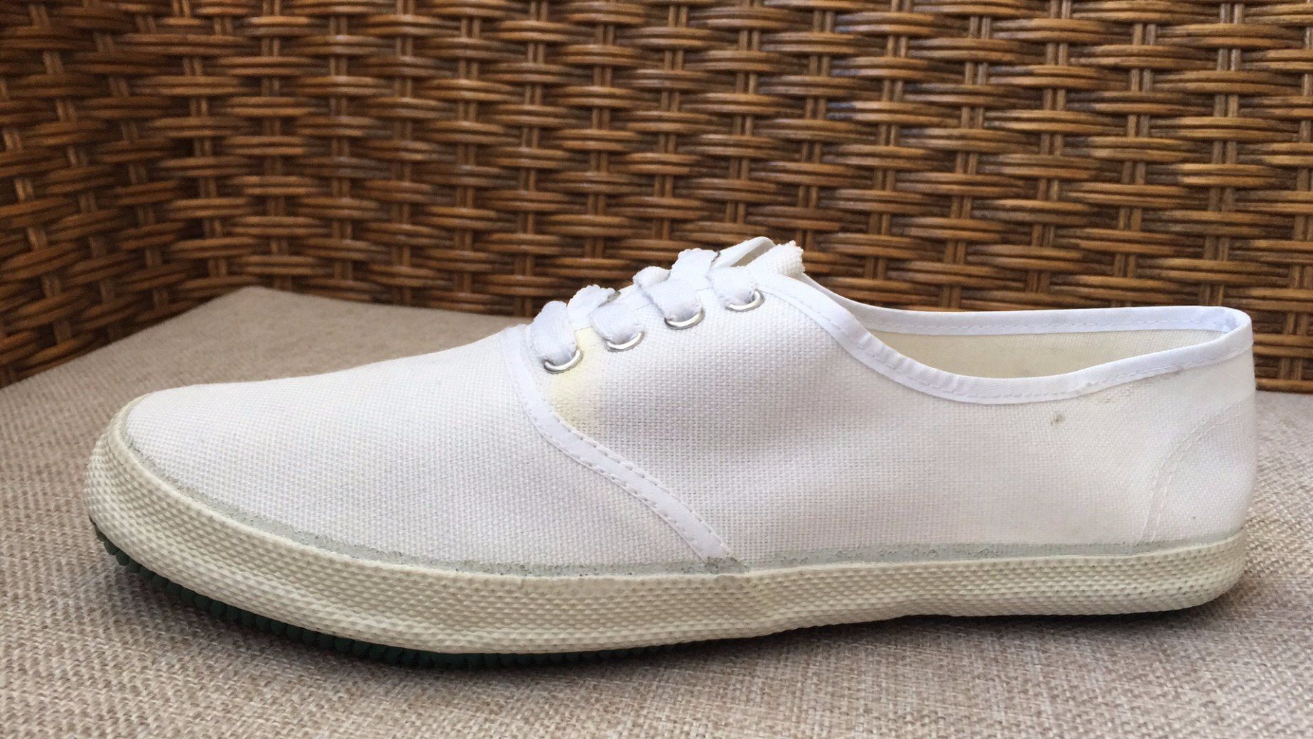 Best Quality Casual and Comfortable Canvas Shoes Many Colors