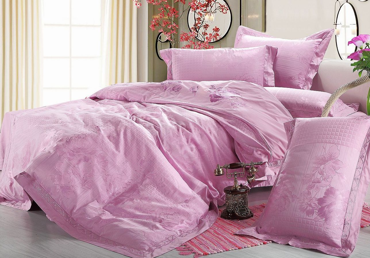 Luxury and Comfortable Bedding Set