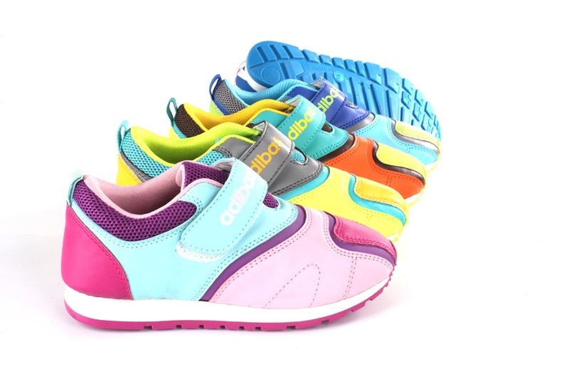 New Style Kids/Children Fashion Sport Shoes with Magic Tap (SNC-58009)