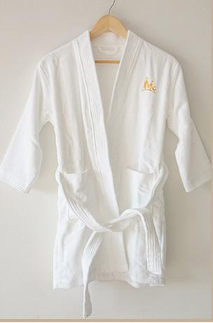China Towel Factory Made OEM Customer Cotton White Hotel Bathrobe