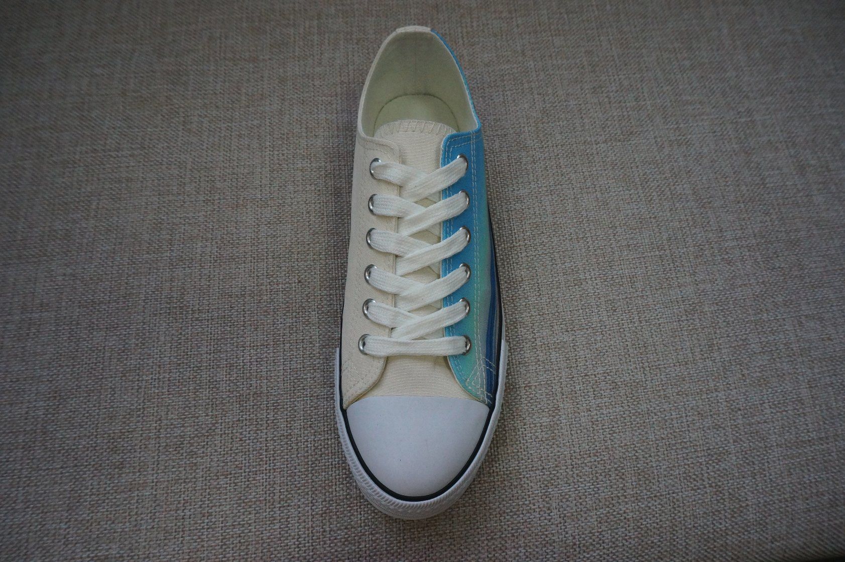 Best Quality Casual and Comfortable Canvas Shoes Many Colors