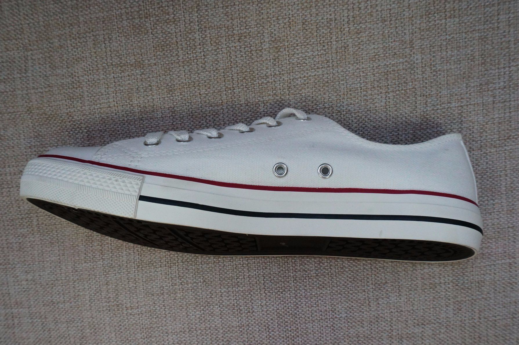Best Quality Casual and Comfortable Canvas Shoes Many Colors