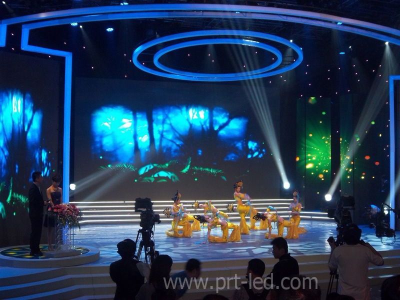 P8.928 Full Color Indoor/Outdoor LED Curtain with Curved 500*1000mm Panels