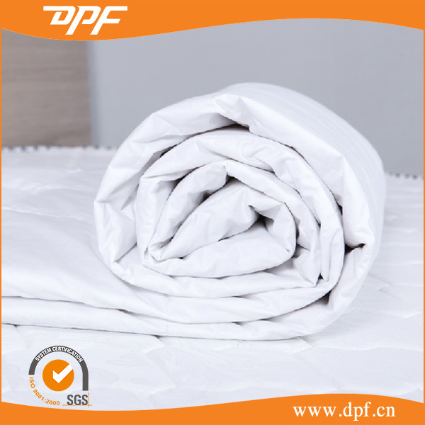 100% Polyester Microfiber Comforter (DPF052959)