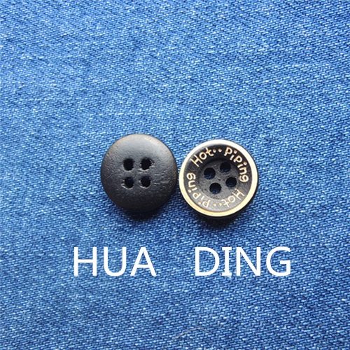 Beautiful 4-Hole Sewing Button for Garment (HD1014-15)
