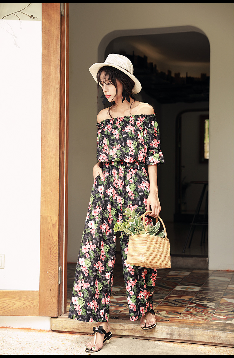 Bodycon MIDI Dress with Illustrated Floral Motifs Sweetheart Neckline Spaghetti Shoulder Straps